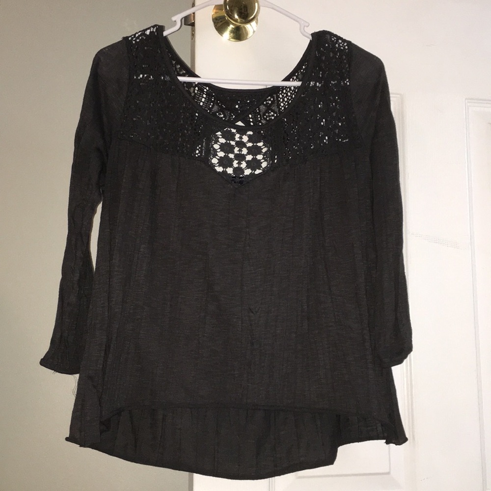 Quarter sleeve top